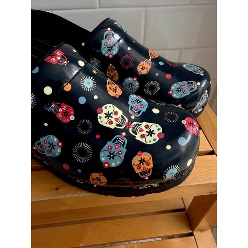 Spoooooky sanita dexter clogs - spoooooky!,